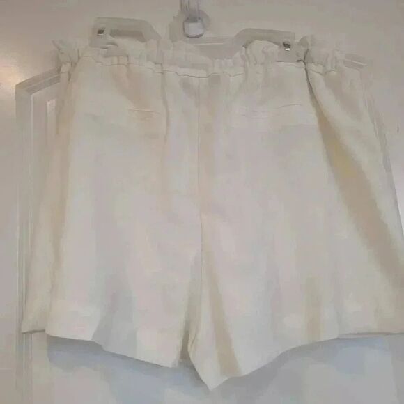Vera Wang Women's Coconut White Rayon/Polyester Elastic Waist Shorts NEW NWT sz - Picture 2 of 6